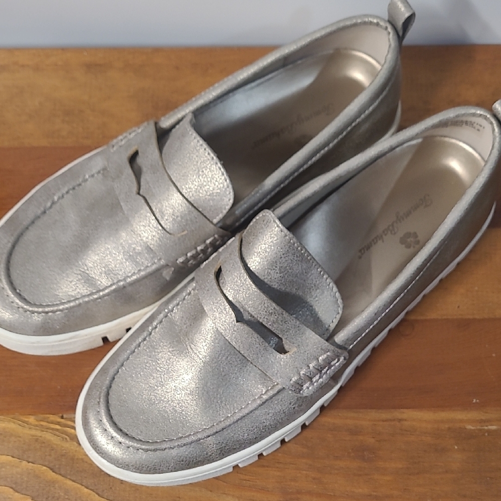 Tommy Bahama Women's Metallic Silver Loafers